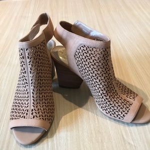 Vince Camuto Open Toe block heel sandal